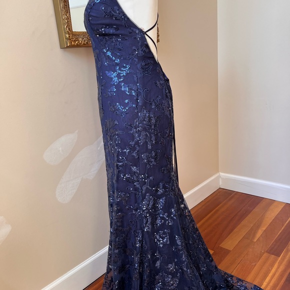 Gorgeous Dark blue size 6 prom dress brand new - Picture 3 of 8